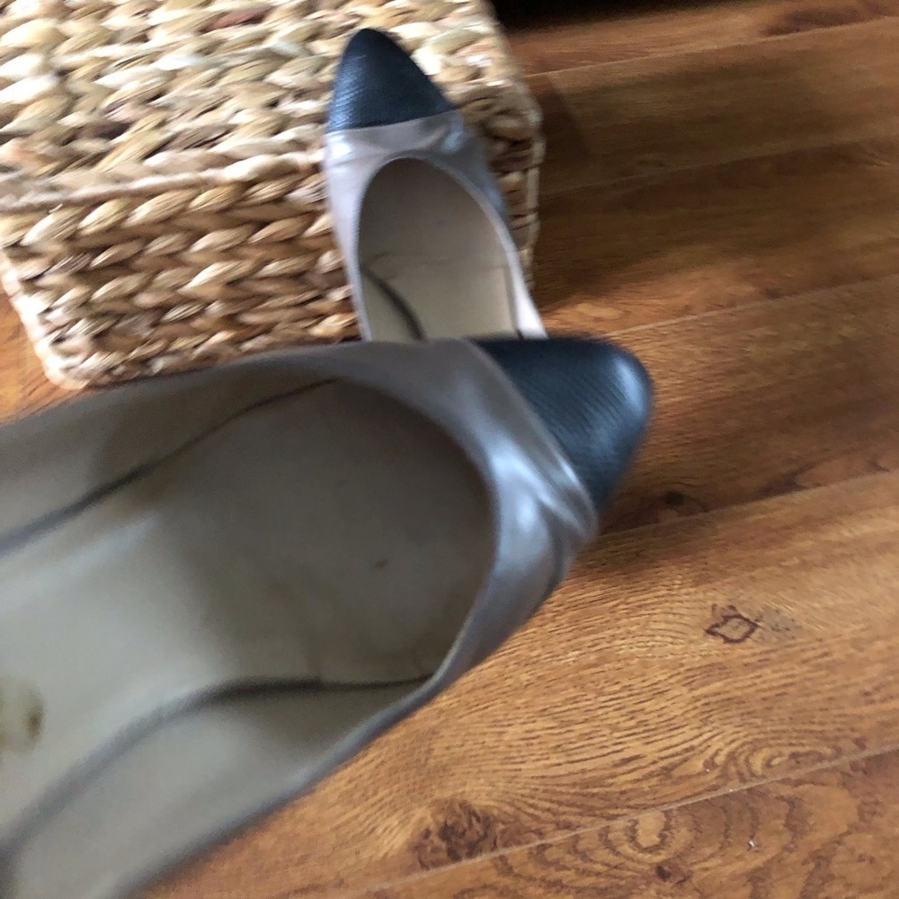 Vintage Salvatore Ferragamo brown & black point toe heels in size 8.5 - Picture 7 of 8
